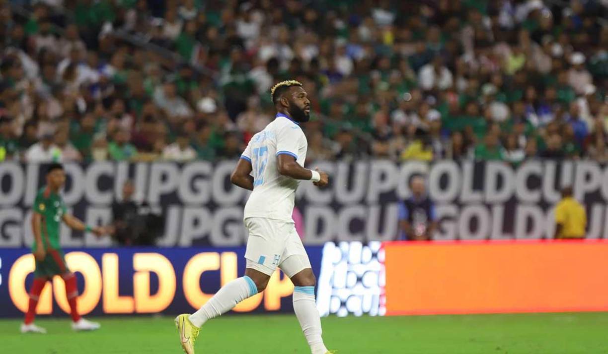 Jorge Benguché fue el centrodelantero titular de Honduras pero poco o nada pudo hacer para evitar la debacle.