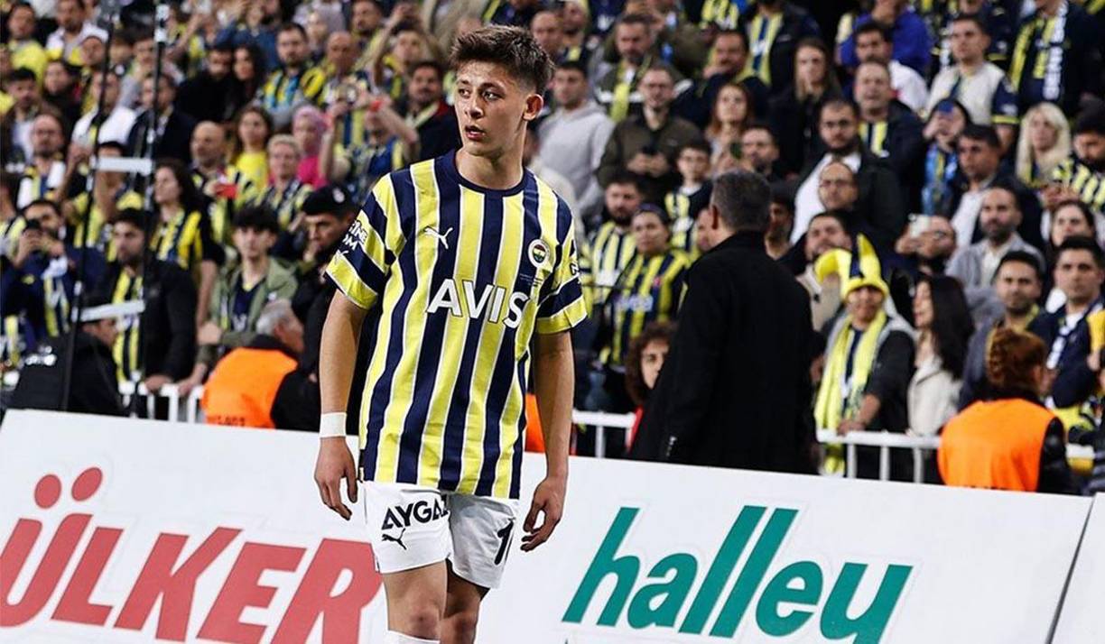 Los emisarios del Real Madrid viajaron directamente a hablar con el jugador y su familia. Le presentaron un jugoso contrato, que doblaba lo ofrecido por el Barça y le prometieron que residiría en Madrid y estaría en dinámica de primera plantilla. Además de que jugaría.