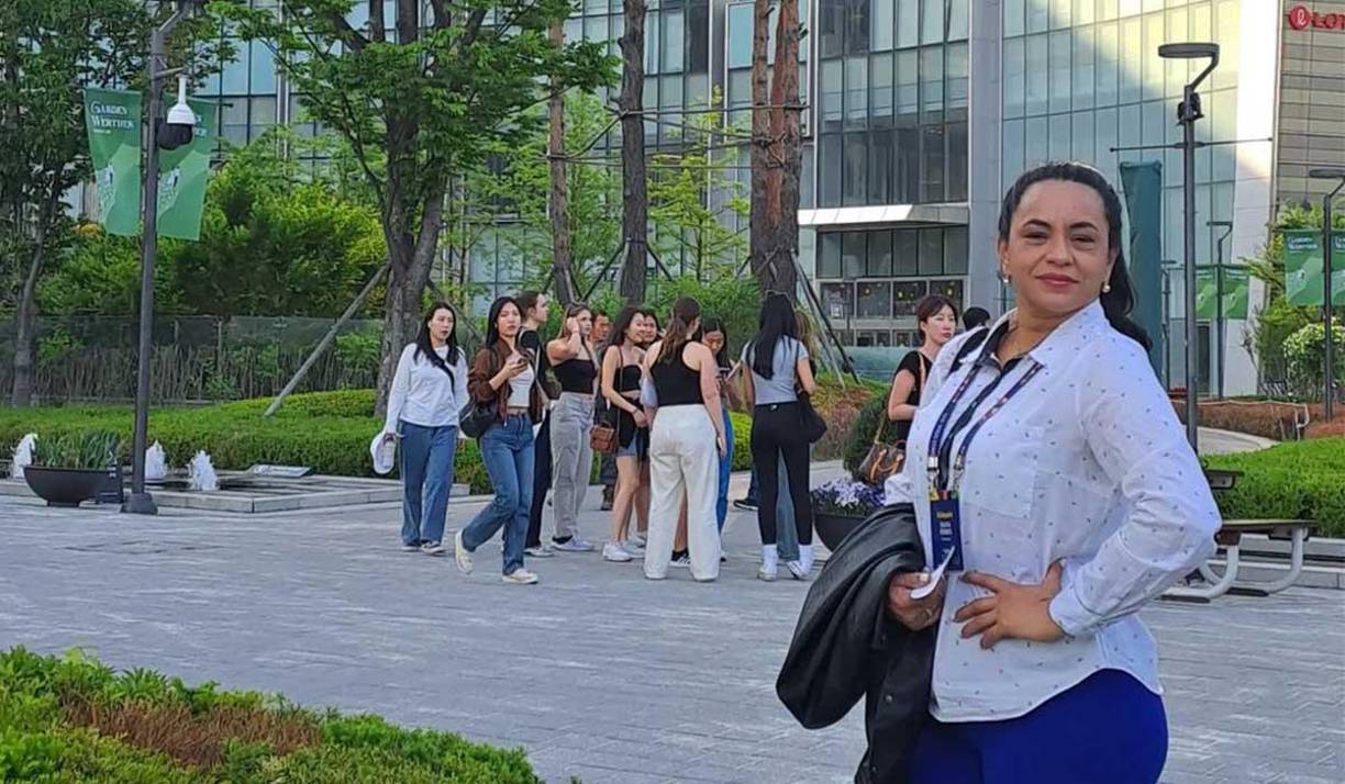 Kenia Torres: Experimentada periodista hondureña.