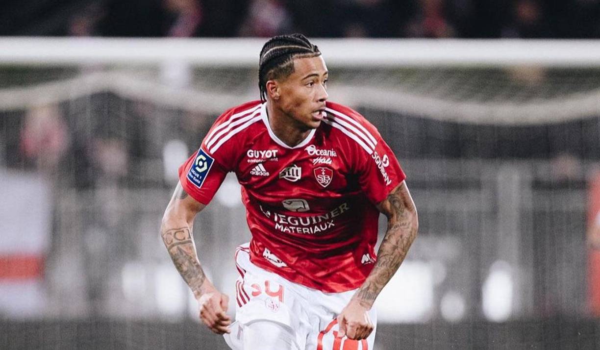 El Brest de Francia anuncia que se le ha detectado una anomalía cardíaca al lateral senegalés Noah Fadiga (22) tras un chequeo médico. Los médicos le consideran apto para competir, pero la Federación rechaza su habilitación y como consecuencia deberá seguir su carrera fuera de Francia.