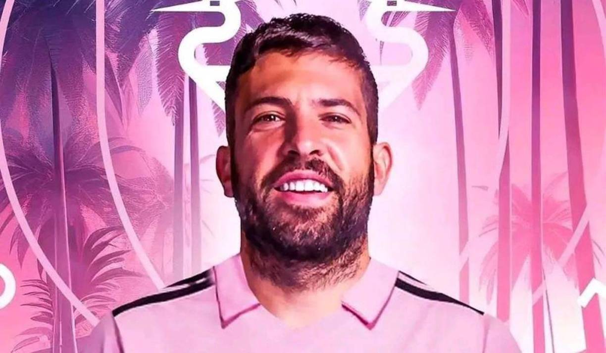 El Inter Miami anunció este martes el fichaje del lateral izquierdo español Jordi Alba, quien se unirá a sus excompañeros en el Barcelona, Lionel Messi y Sergio Busquets. 
