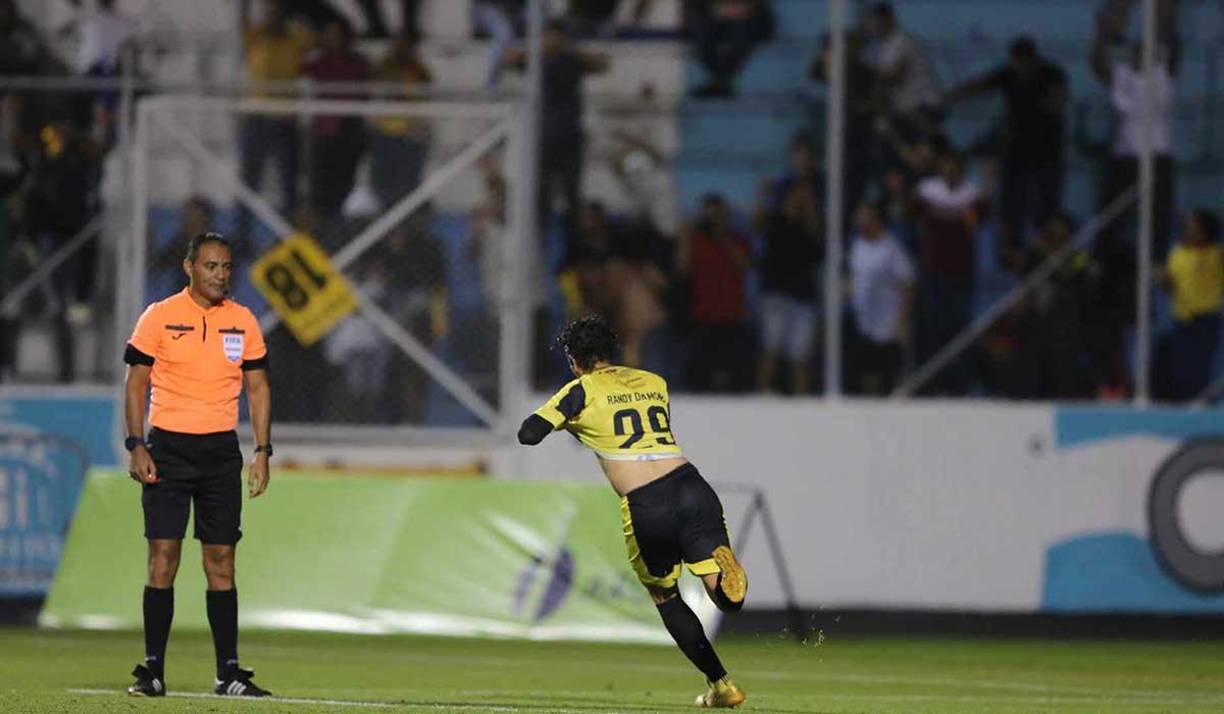 Atrevido: Tras 28 penales cobrados en la tanda, Randy Diamond fue el héroe al marcar el penal decisivo y su cobro fue a lo Panenka.