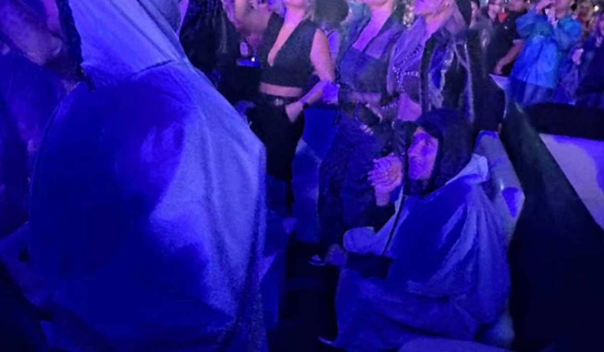 “Me pasó algo con un futbolista, bueno con Keylor Navas, ya que en el programa no puedo decirlo, vamos a ver cómo se los cuento, cómo se los digo. Resulta que el mae se molestó conmigo, porque yo estaba, no como que se molestó conmigo, sino que me dijo algo muy extraño”, empezó diciendo Rojas.