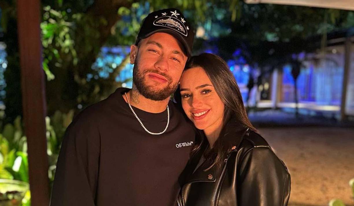 Neymar nuevamente se encuentra en el ojo del huracán gracias a su vida personal, ya que una serie de escándalos lo han obligado incluso a tener que pedir disculpas públicas a su novia por haber sido infiel.