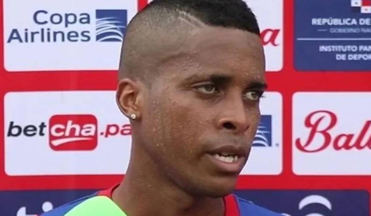 La periodista siguió contando detalles del asesinato del futbolista panameño: “Los pistoleros se bajaron del taxi y le comenzaron a disparar a la multitud, eran más de nueve personas, algunas salieron ilesas y ocho heridas”. 