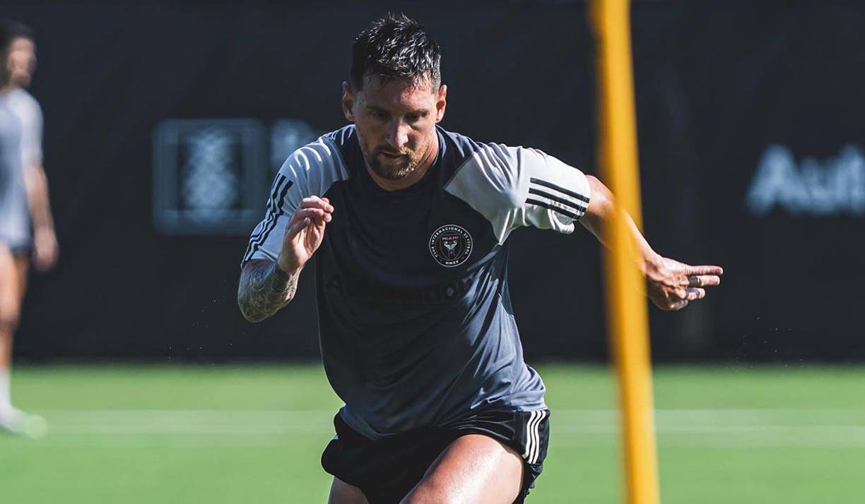 Messi puso fin a sus vacaciones, firmó contrato y se sumó a las filas del Inter Miami, su nuevo equipo.