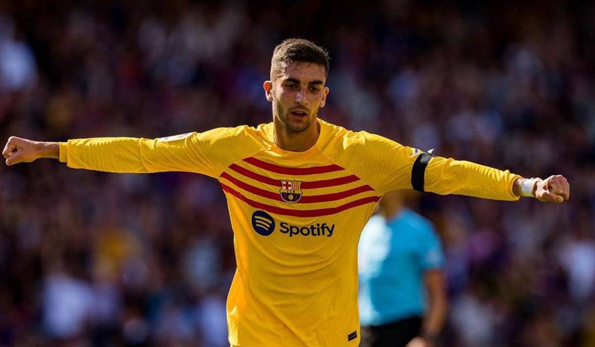 Ferran Torres : El delantero ha decepcionado en el Barcelona y podría ser ofrecido al PSG por Mbappé.