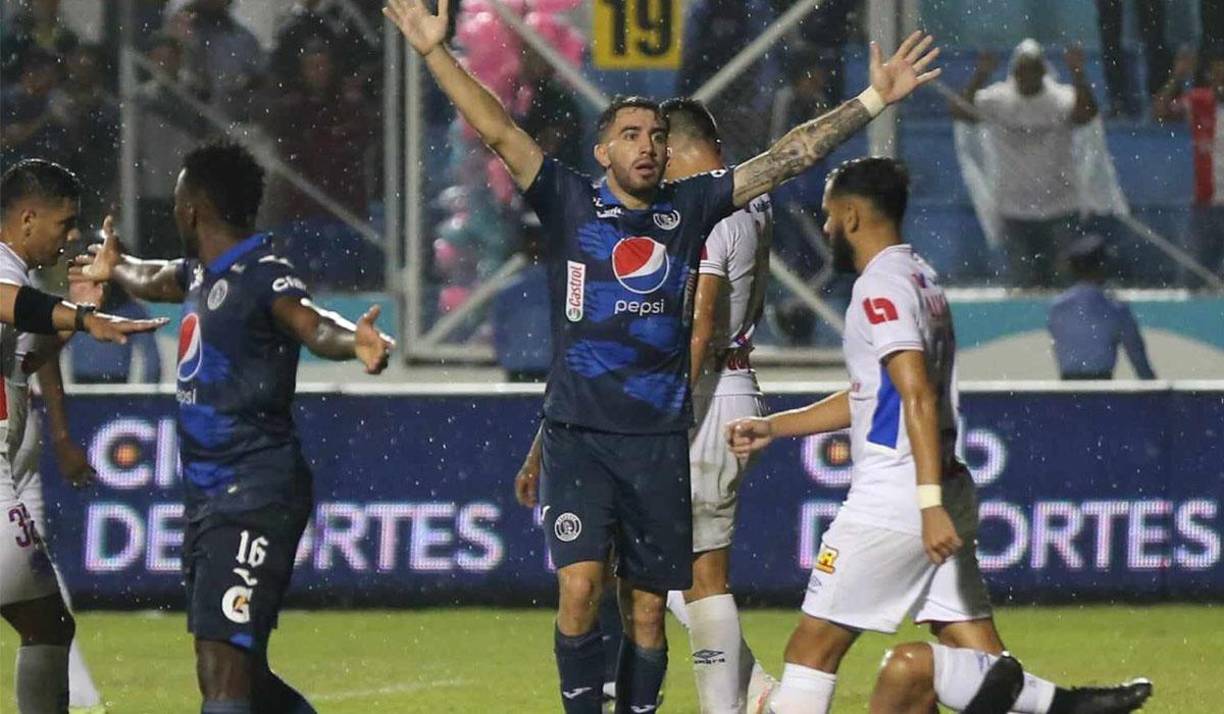 Auzmendi no hizo prácticamente en el clásico ya que los defensores del Olimpia lo frenaron. 
