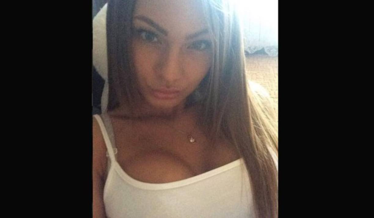 Ante su rechazo a eliminar las imágenes, la joven fue despedida de su trabajo. Esto generó indignación en Rusia, donde algunos ciudadanos consideraron la medida como excesiva.