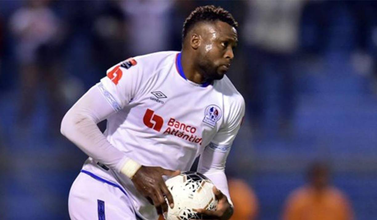 Yustin Arboleda: El colombiano hará dupla con Jorge Benguché en el ataque.