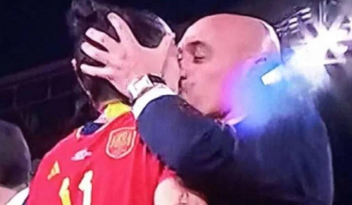 Este testimonio le estaría dando la razón a Rubiales en su polémica acción con la jugadora Jenni Hermoso. 