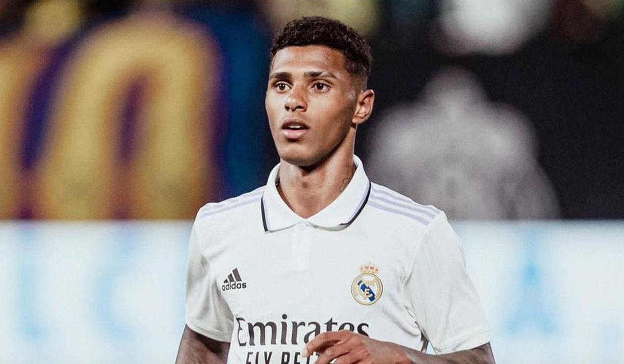 OFICIAL: Vinicius Tobías seguirá una temporada más en el Real Madrid en condición de cedido por el Shakhtar Donetsk. El lateral finalizó su préstamo con el club blanco el pasado 30 de junio y hace unos días se despidió en Instagram, pero hoy ha confirmado en sus redes sociales que seguirá. 