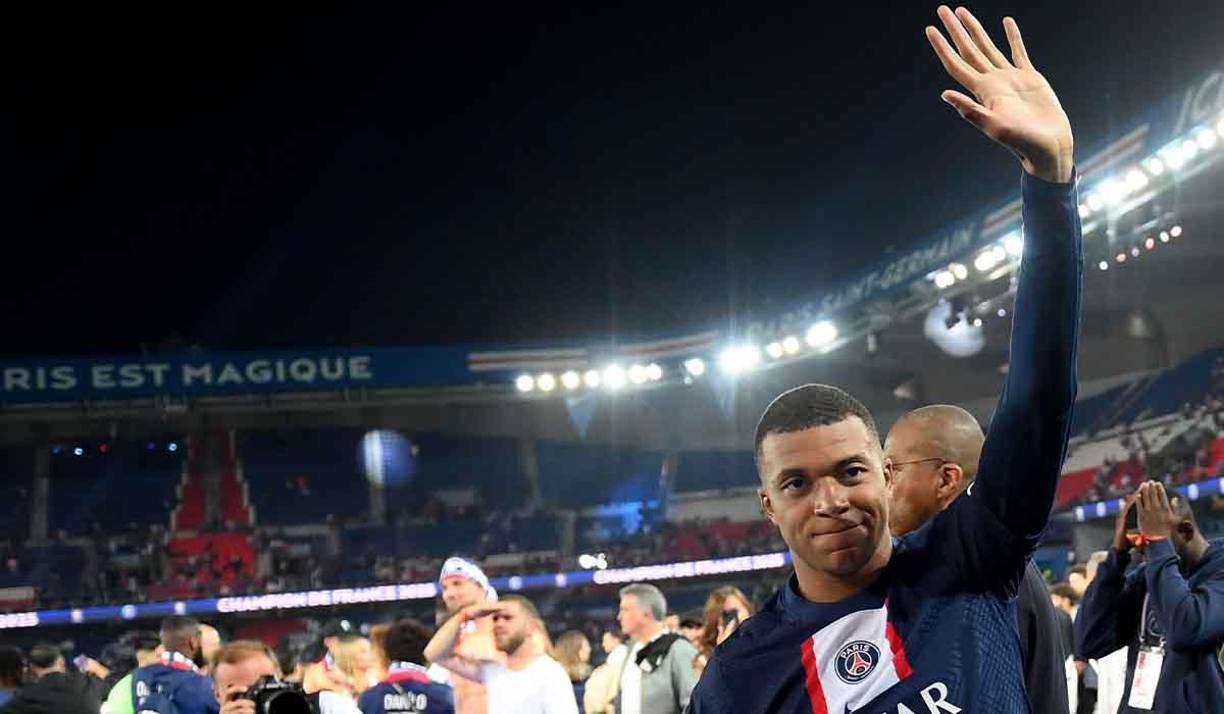 Según el diario francés L’Equipe, Barcelona analizaría reunirse con PSG para preguntarle por Mbappé. Sin embargo, medios españoles señalan que el cuadro culé no tiene la intención de fichar a Kylian.