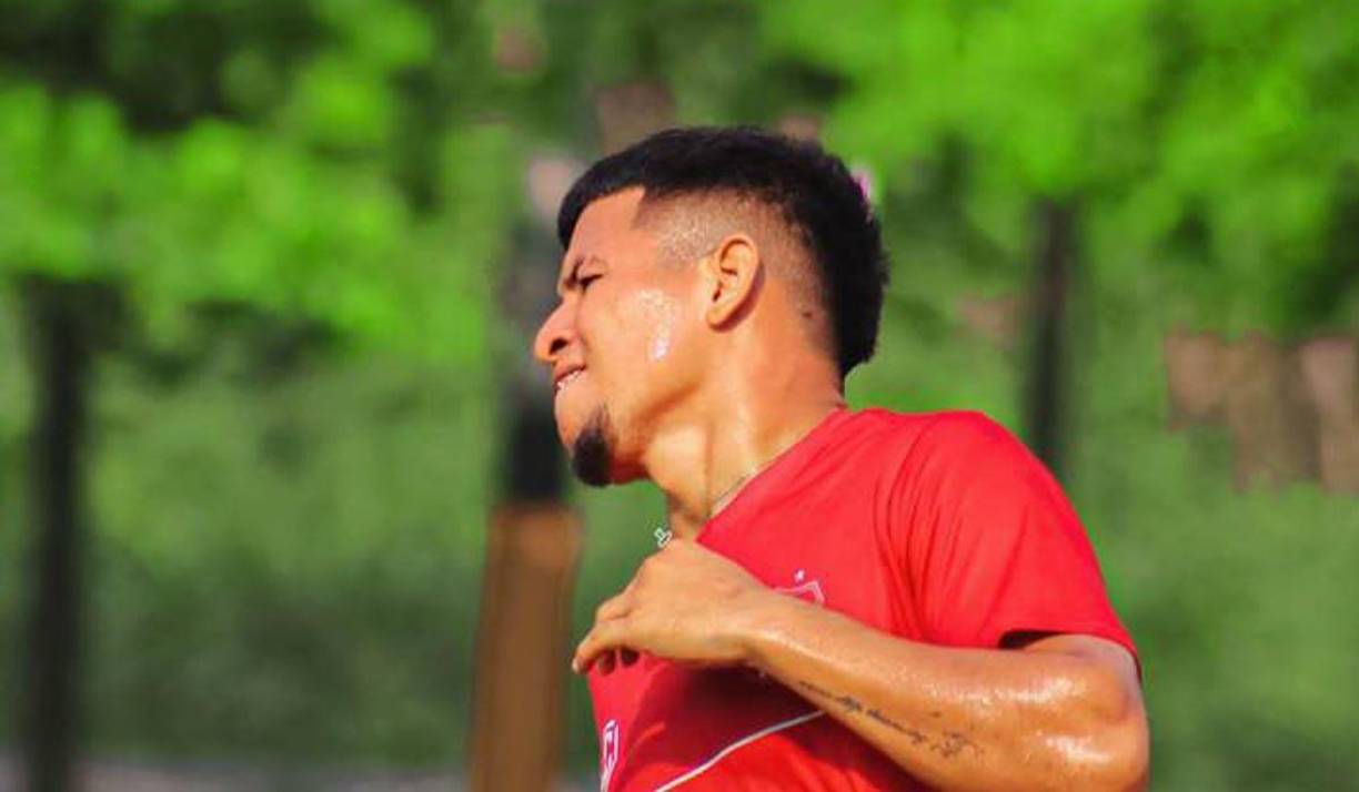 Michael Rosales: Se formó en las inferiores del Vida, disputó varios partidos, pero no pudo ganarse la titularidad. El futbolista no sigue con el “Rojo”.