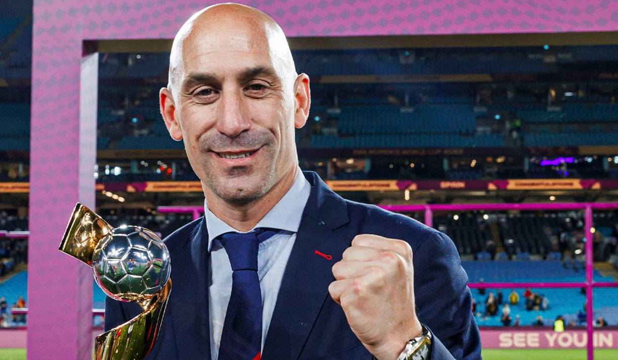 Las críticas arrecian desde todos los ámbitos y la permanencia de <b>Rubiales</b> en el cargo se antoja cada vez más difícil..