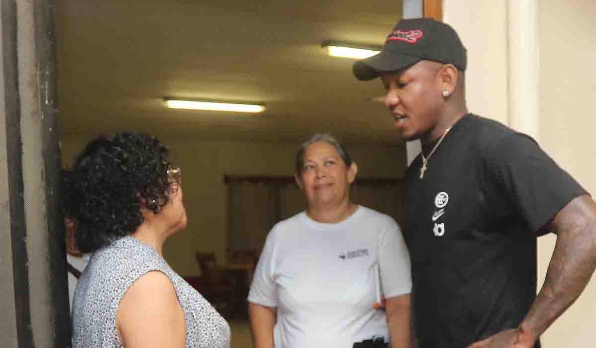 Romell Quioto olvidó el incidente vivido en Río Lindo y decidió visitar la Casa Hogar Bencaleth en Tegucigalpa.