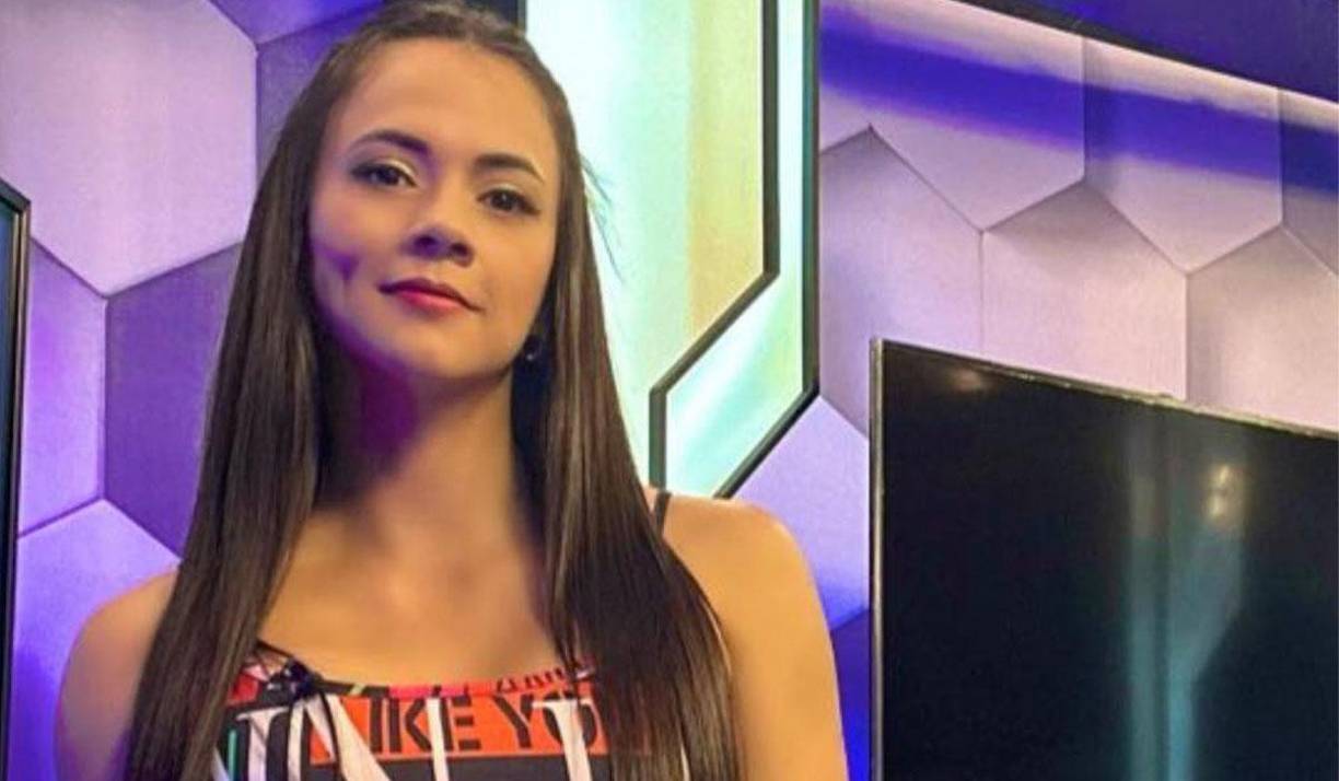 Isabel Zambrano no se guardó nada y habló sobre las polémicas palabras de Orlando Ponce: “Este tipo ya sabemos la clase de “hombre” que es. Desafortunadamente nos toca aguantarlo en el trabajo”, señaló la talentosa y bella chica de los Deportes en respuesta al video que compartió el comunicador Jorge Rivera. 