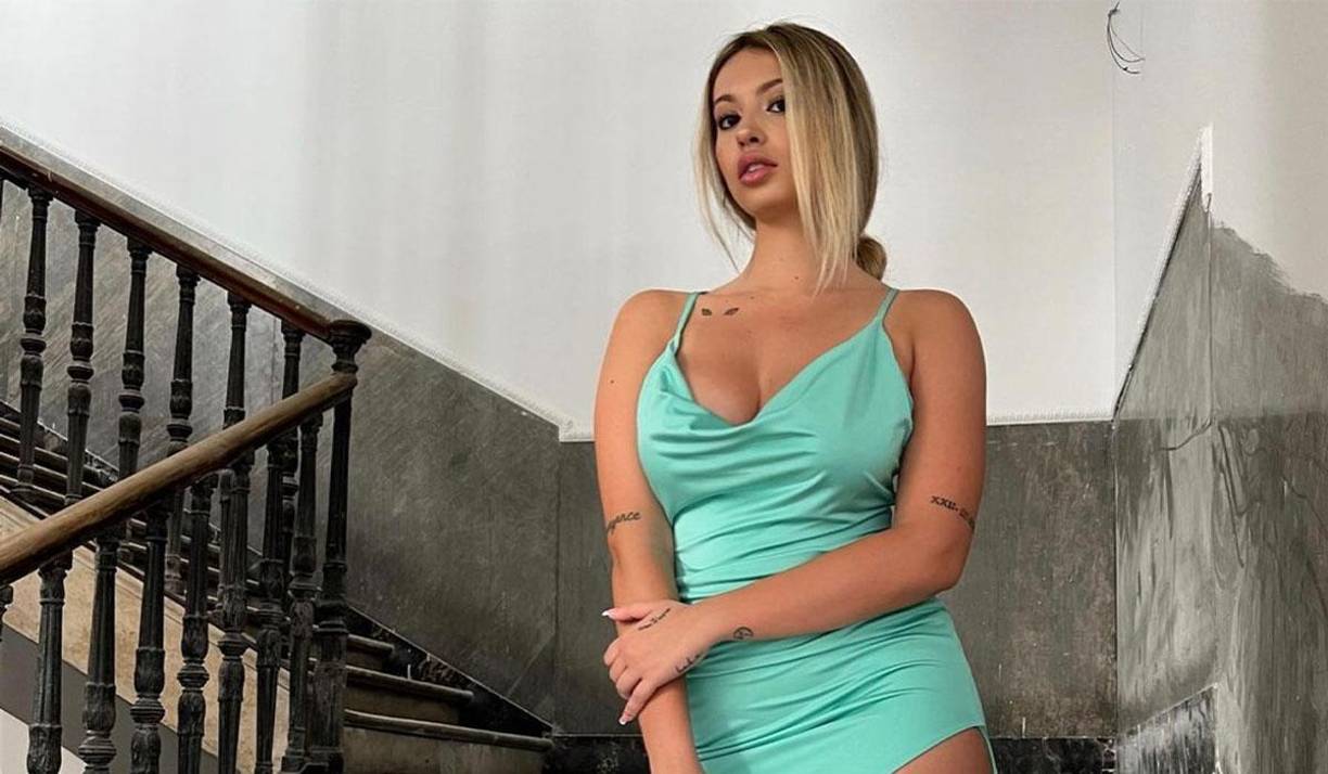 Valentina Cozzolino ha sido conquistada por el futbolista hondureño Rigoberto Rivas, jugador que milita en la Reggina del fútbol italiano. 