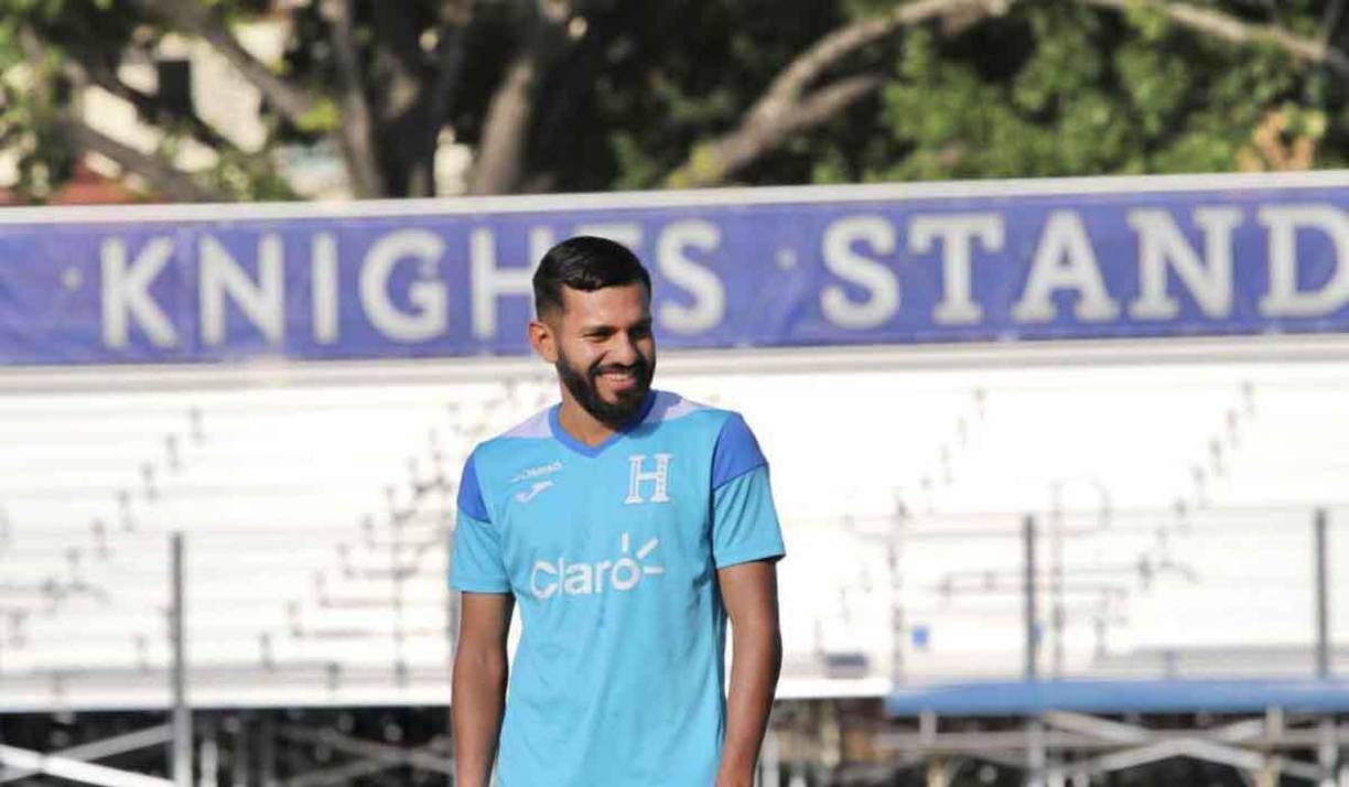 Jorge Álvarez: Acompañará a Deybi Flores en el centro del campo.