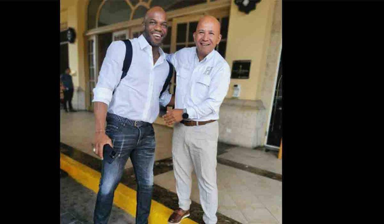 Edwin Banegas compartió con David Suazo en el momento que el exgoleador arribó a Tegucigalpa.