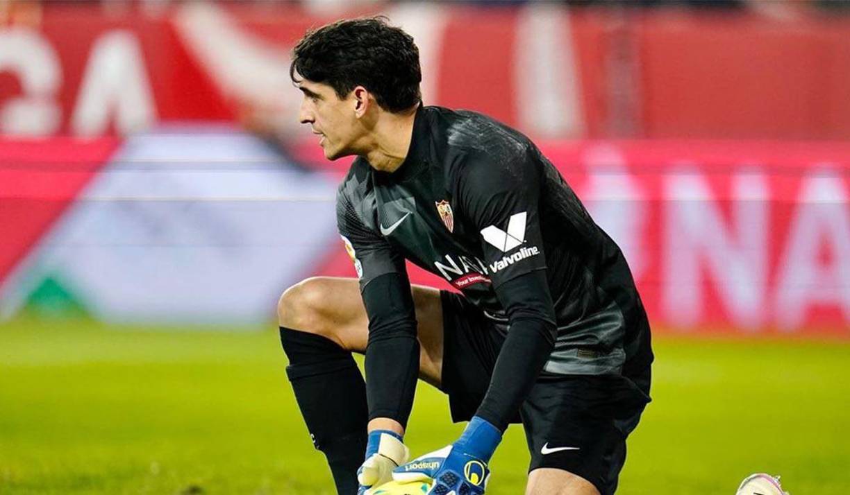 Según prensa española, el Sevilla ha rechazado una oferta del Bayern Múnich por su portero Bono. 