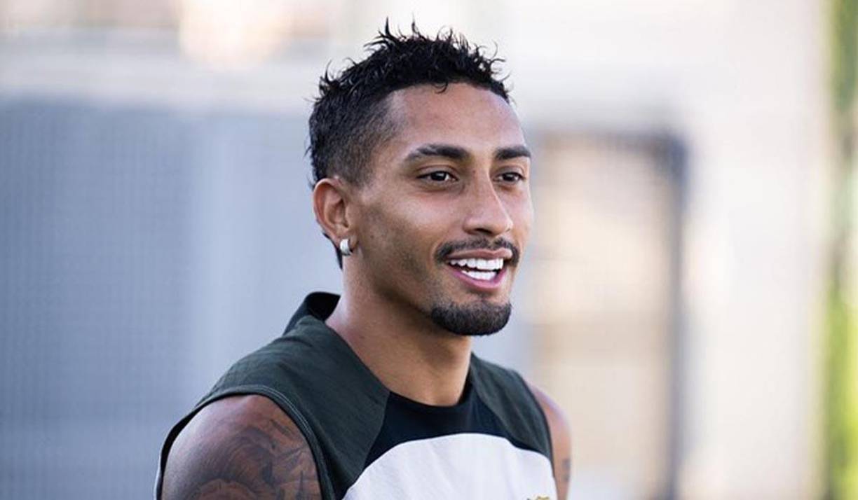 Raphinha: El brasileño aparece como una posible opción para que el Barcelona se lo ofrezca al PSG por Mbappé.