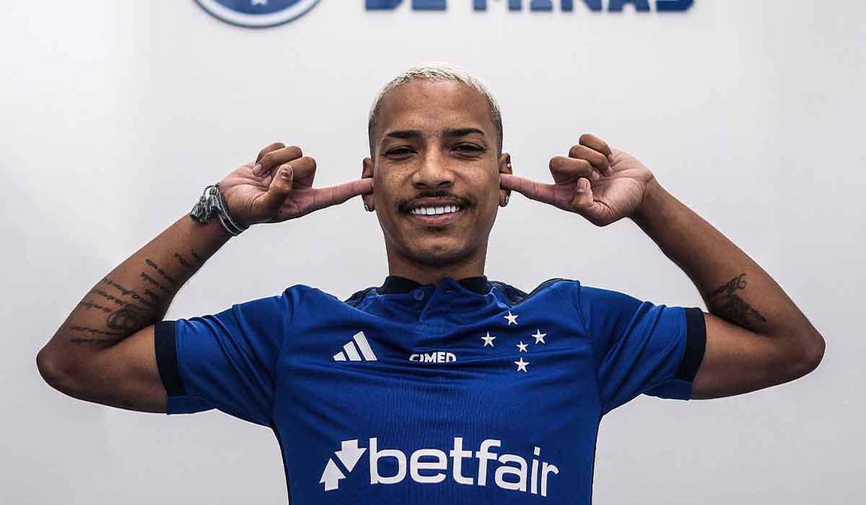 El centrocampista brasileño Matheus Pereira deja al Al Hilal de Arabia Saudita y regresa a su país para jugar en el Cruzeiro. Llega a préstamo con opción a compra.