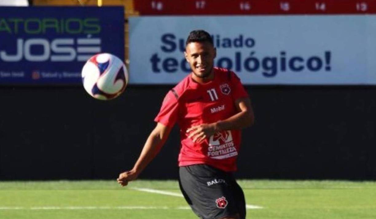 Alex López: El centrocampista hondureño del Alajuelense es otra alternativa.