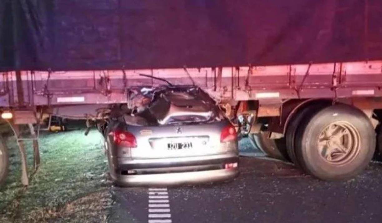 Según el medio local El Informante, hubo un tercer vehículo involucrado, un Chevrolet Spin, que al intentar evitar la colisión volcó. Sus dos ocupantes, un hombre y una mujer, fueron trasladados a un hospital local, ambos heridos.