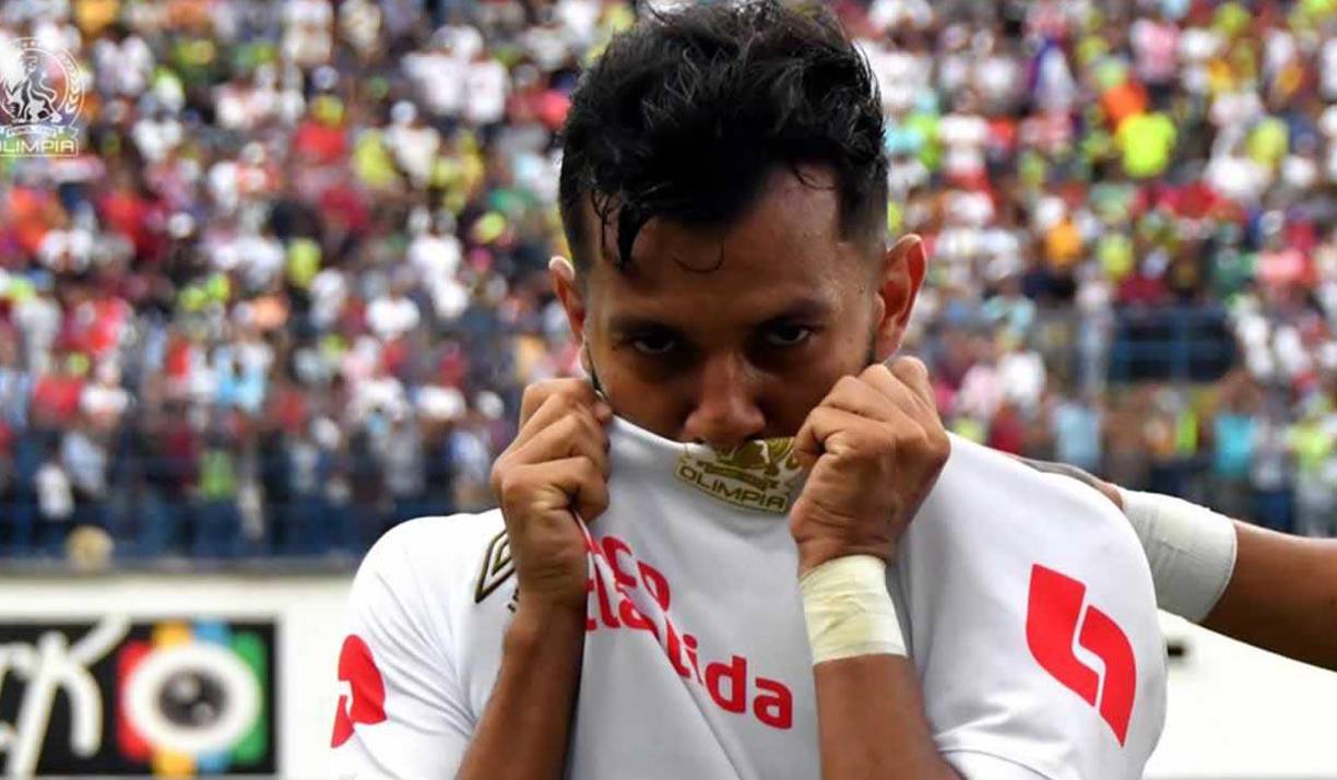 Jorge Álvarez: Hará dupla con Carlos Pineda en el centro del campo.