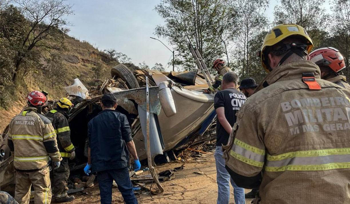Al menos siete personas murieron y otras 27 fueron trasladadas a hospitales en Brasil tras fatal accidente que sufrieron aficionados del Corinthians.