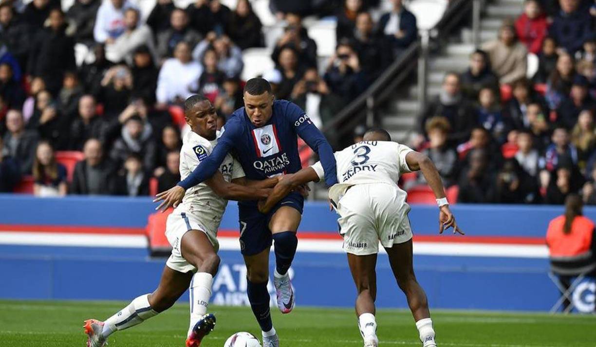 El ‘culebrón’ de Kylian Mbappé no cesa. El PSG dejó al internacional francés fuera de la gira de pretemporada por Japón en un claro mensaje: o renueva o debe abandonar el club en el actual mercado de fichajes.