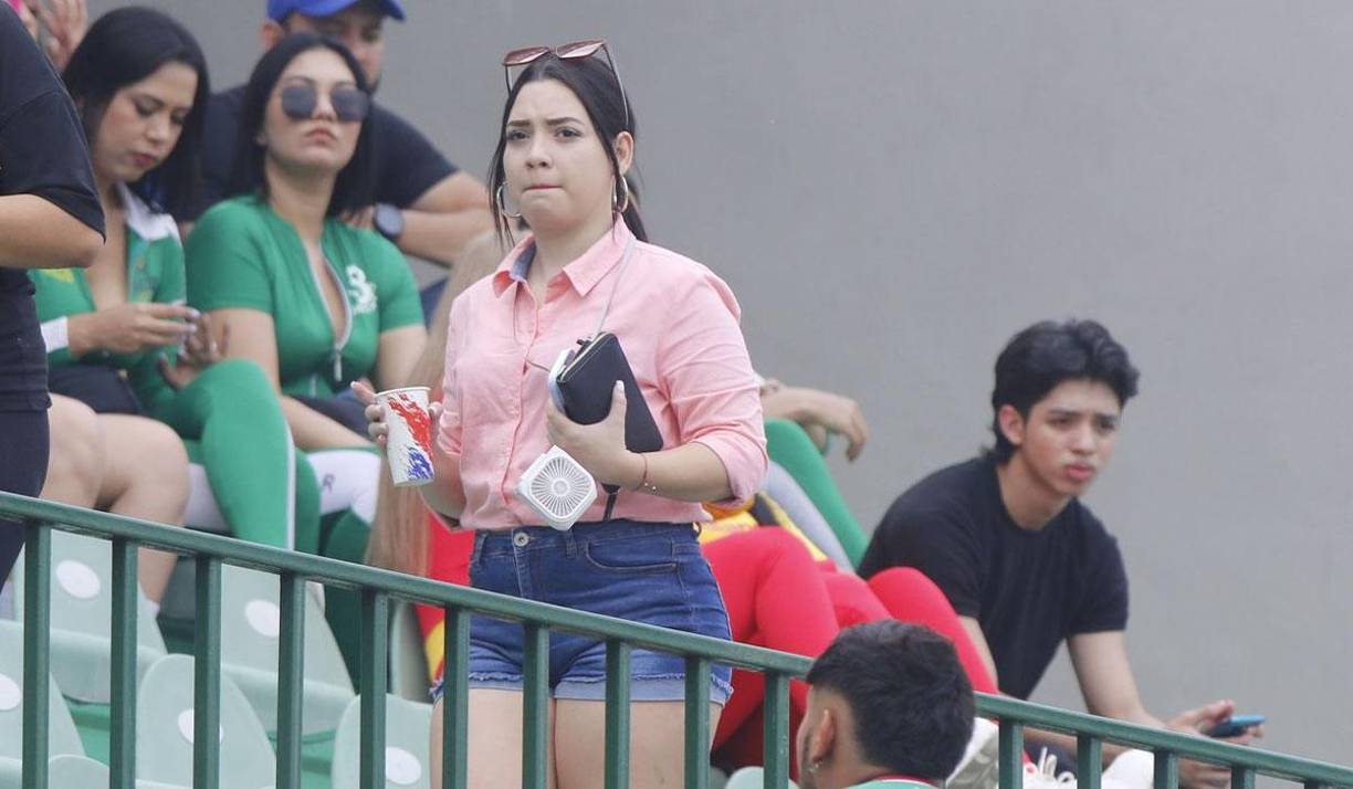 La linda chica que robó suspiros en el sector de silla. 