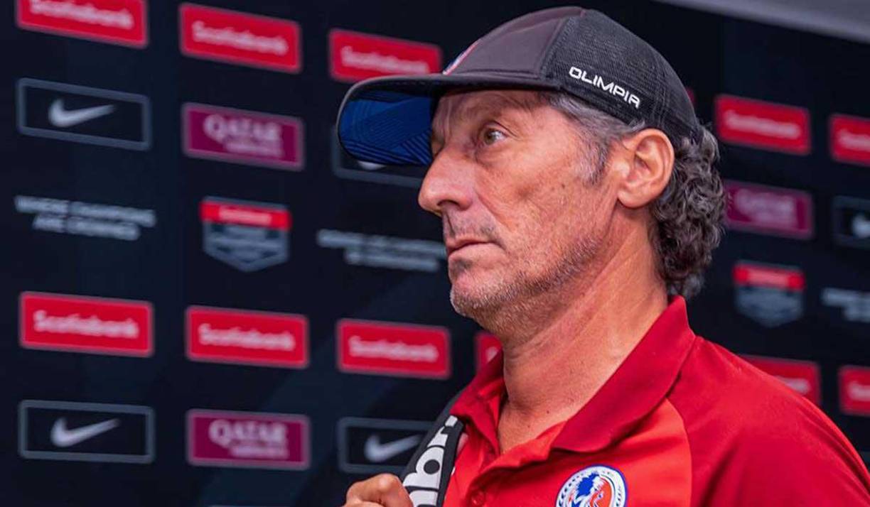 Pedro Troglio cuenta con 57 años de edad y además de dirigir al Olimpia, ha estado en el banquillo de clubes argentinos como San Lorenzo, Gimnasia y Argentinos Juniors.