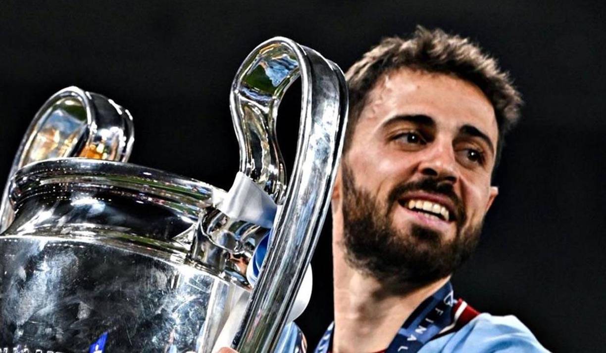 A Bernardo Silva <b>todavía le quedan dos años de contrato</b> con Manchester City y su salida claramente no será fácil. El portugués no solo es importante para el entrenador Pep Guardiola, sino que también es uno de los triunfadores de la gloriosa temporada pasada. 