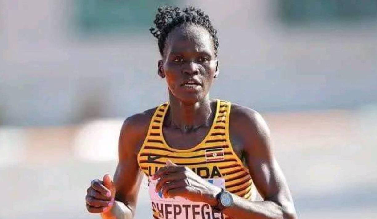 Rebecca Cheptegei de Uganda participó recientemente en los Juegos Olímpicos París 2024 en 10.000 metros,.