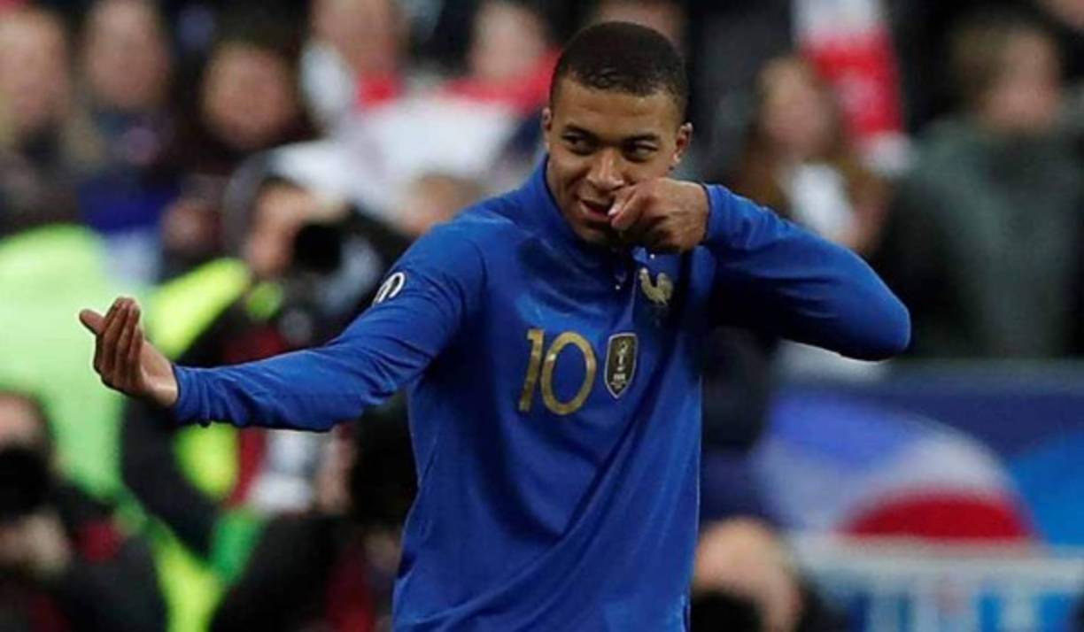 El joven delantero Kylian Mbappé suena fuerte en las últimas horas para poder llegar finalmente al Real Madrid a partir de la próxima temporada. El campeón del mundo sueña desde niño vestir los colores del club madridista, pero se han revelado una serie de condiciones del atacante galo para estampar su firma con la institución merengue.<br/>
