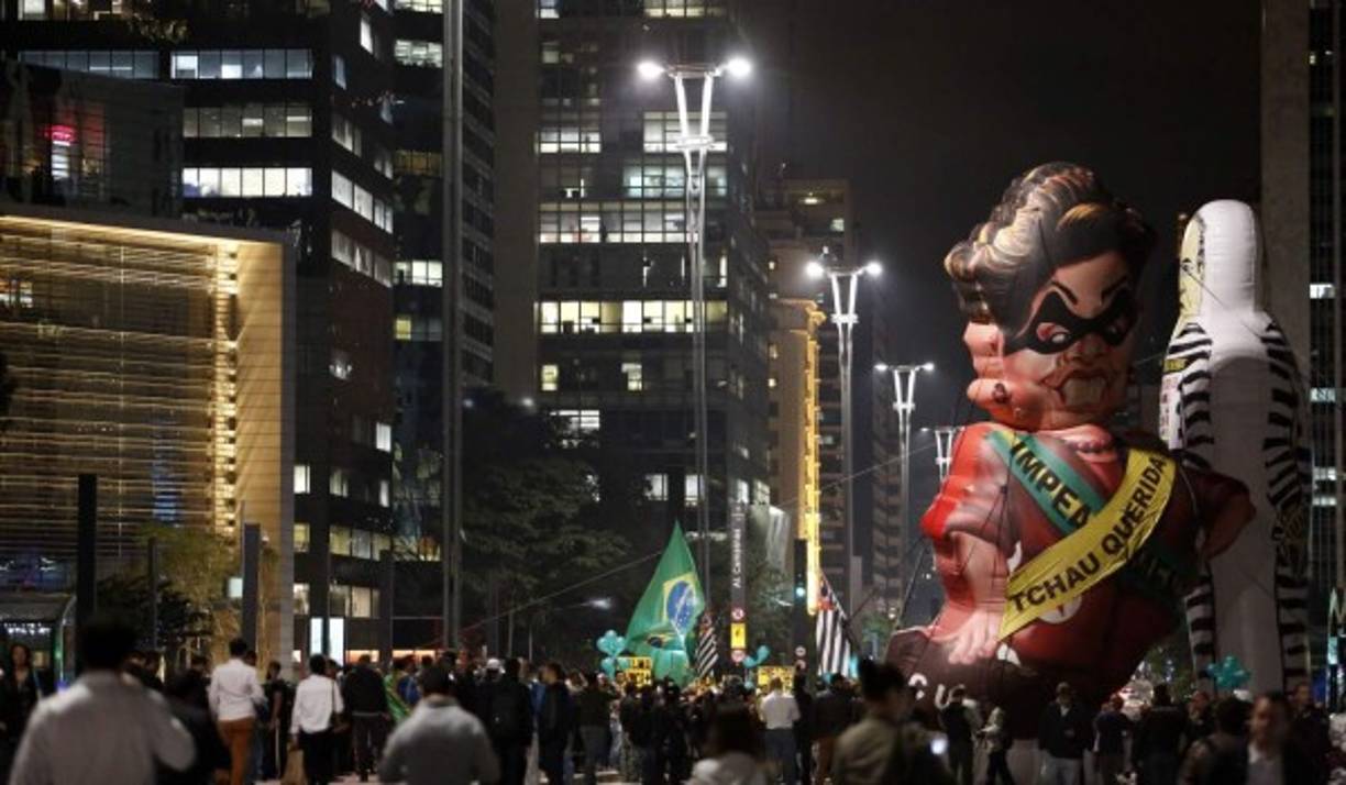 Los opositores de la mandataria celebraron la decisión del Senado.