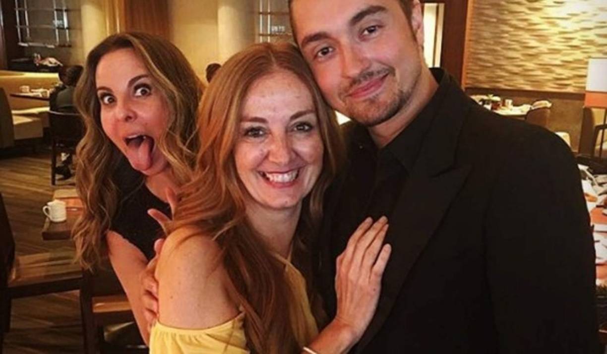 A pesar de que no han oficializado su supuesto romance, testigos afirman que se les ha visto muy cariñosos y han provocado envidia.