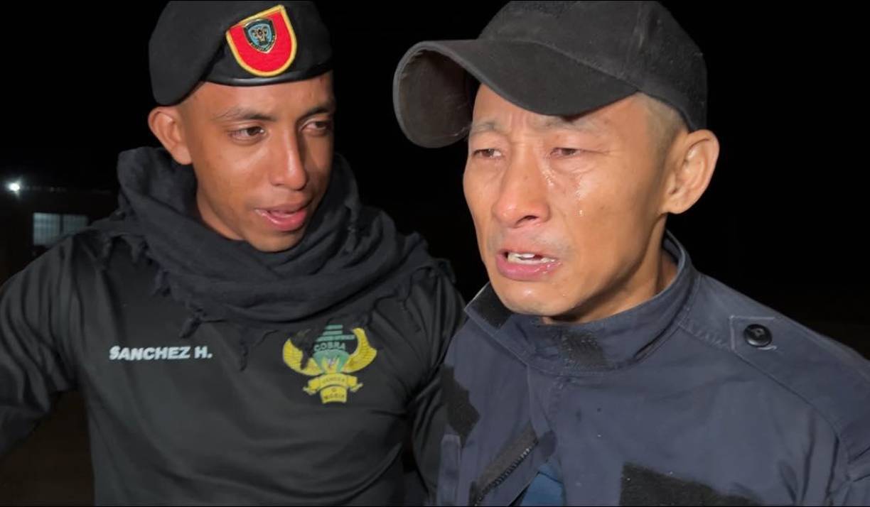 Shin Fujiyama tuvo que ser auxiliado por sus compañeros de las Fuerzas Especiales de Honduras Cobras después de lesionarse.