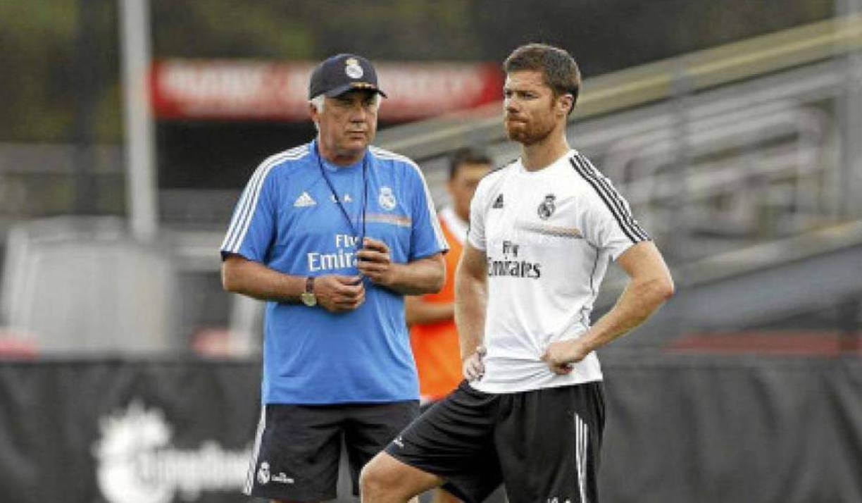 Medios afines al Real Madrid señalan que Ancelotti recomendó a la dirección deportiva la contratación de Xabi Alonso para que tome su lugar cuando termine su contrato en 2024. El español actualmente dirige al Bayer Leverkusen y podría ser el sustituto ideal de ‘Carletto’, pues conoce la filosofía de la ‘Casa Blanca’.