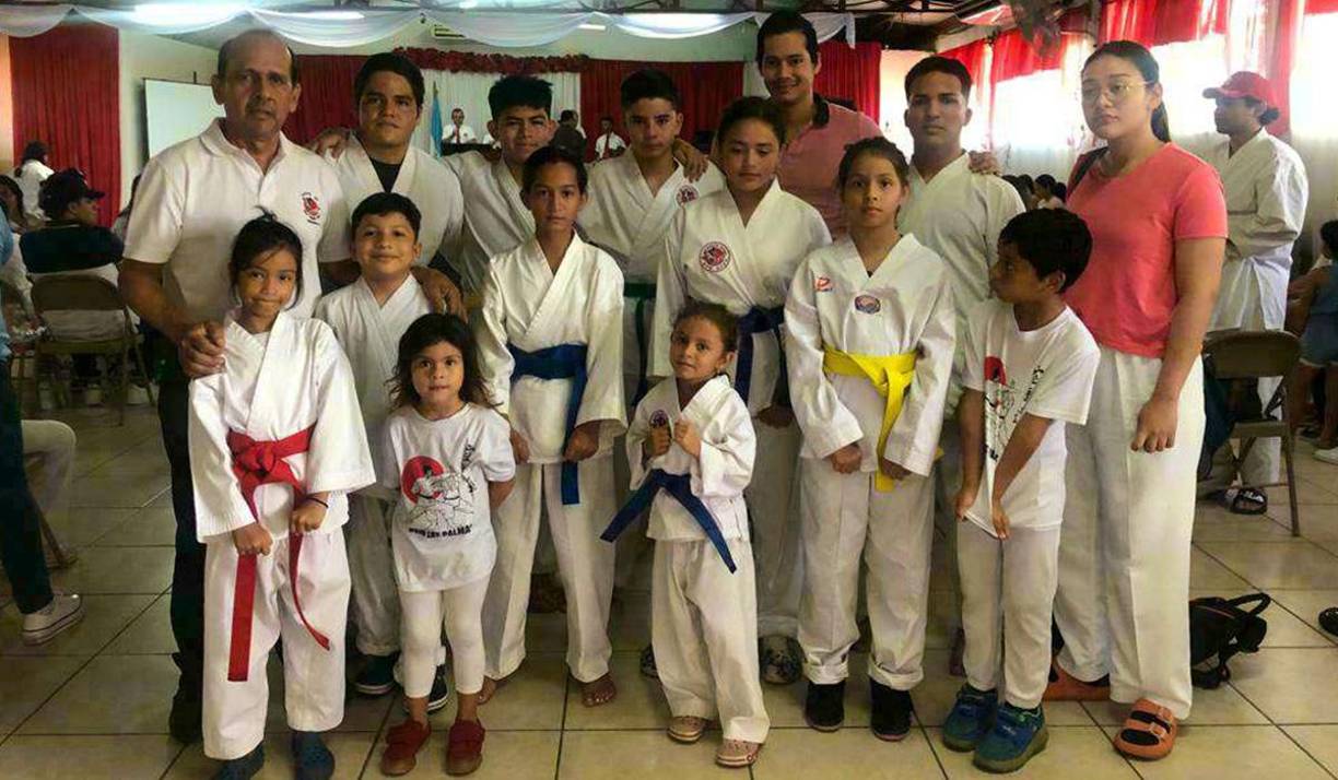 Al tratarse de un deporte que requiere un esfuerzo físico constante, también ayuda a controlar el peso y mejorar la condición física en general.