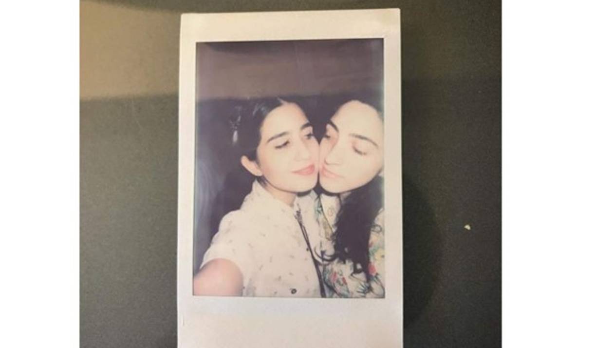 Un amor que penetra en cada poro de el mismo. Un amor que te asfixia, que te sacude, que te da miedo, que te ilumina, que te cura, que te despierta', dice otra parte del profundo escrito.