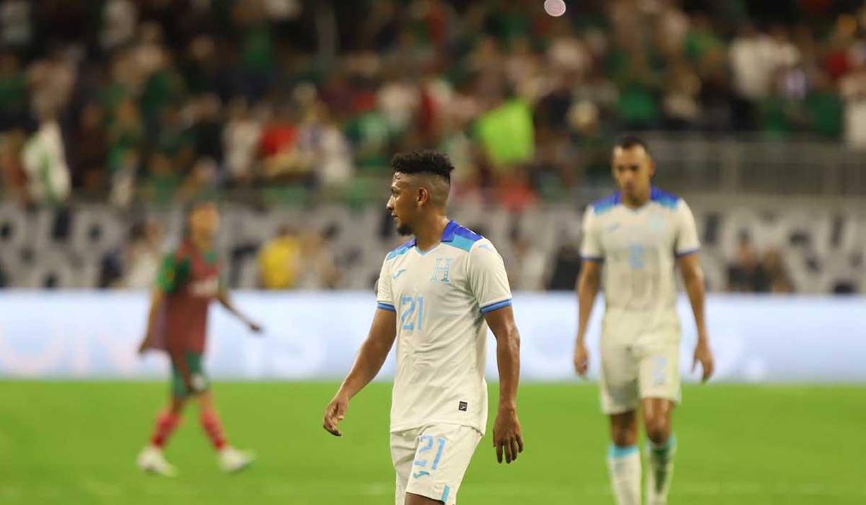 Alexy Vega: El jugador del Victoria apunta para ser titular ante Qatar y por lo tanto mandará a la banda a Alex López.