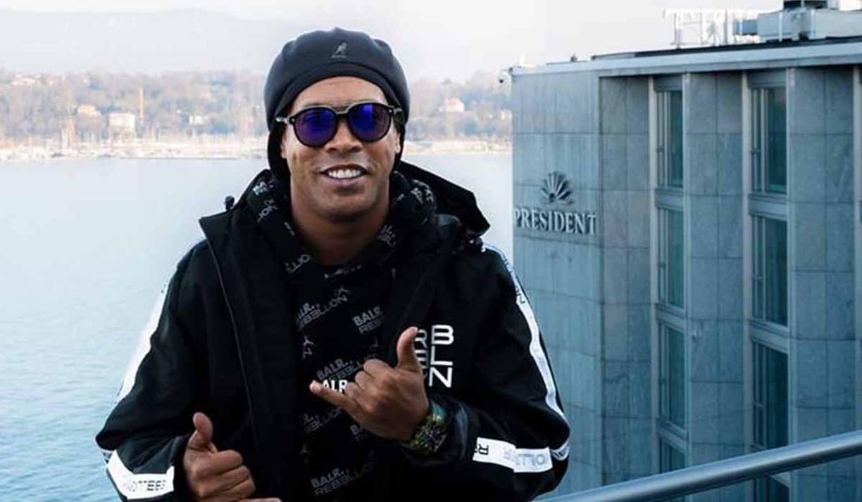 Los abogados de Ronaldinho aseguran que elexfutbolista ha sido una “víctima” de la mencionada compañía, que aseguran que usaron su figura y su nombre en forma ilegal, sin su debida autorización para lograr estafar a los potenciales clientes.
