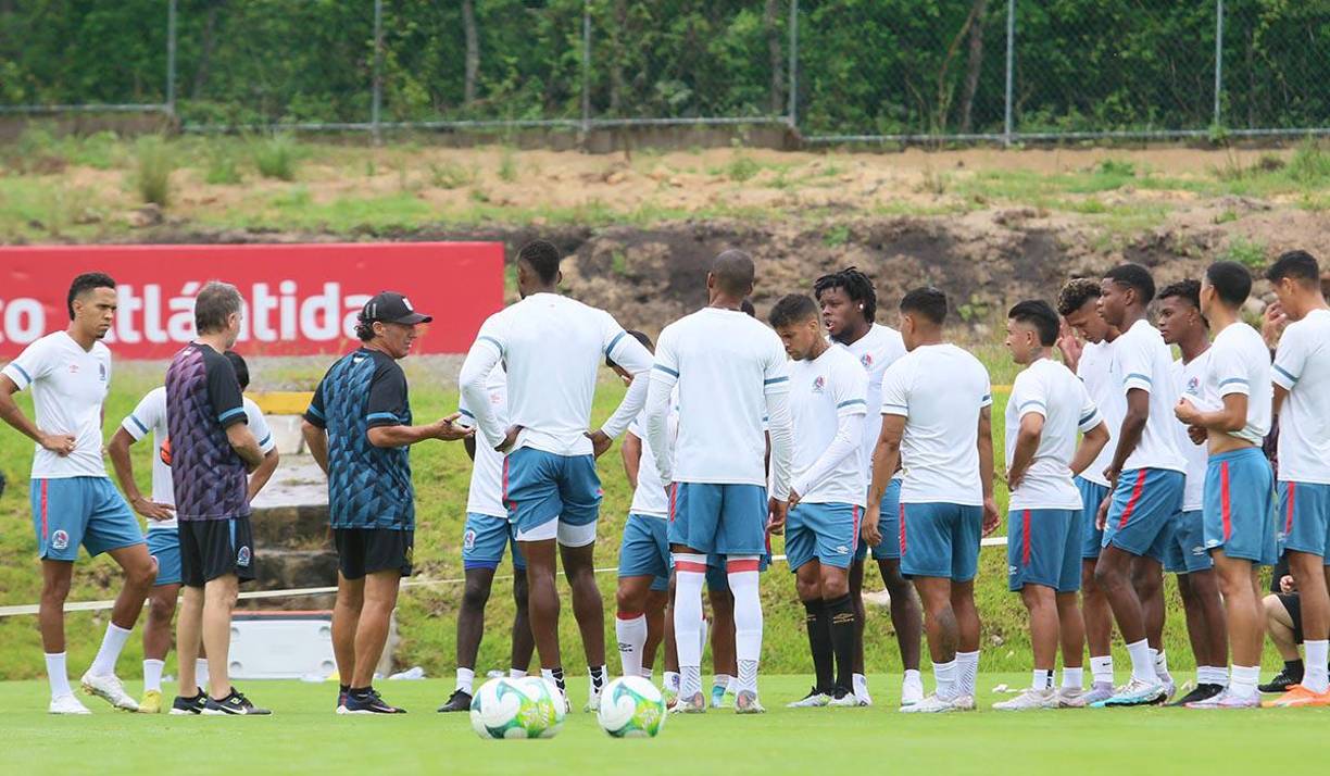 Pedro Troglio le puso fin a sus vacaciones y tomó las riendas del Olimpia, club que comenzó hace una semana sus trabajos de pretemporada. Hoy se dieron muchas curiosidades en el campeón del fútbol hondureño.
