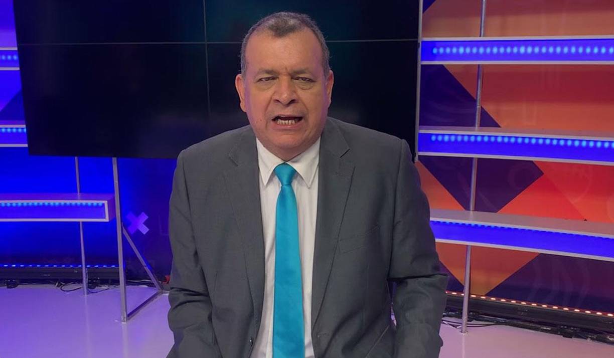 Orlando Ponce Morazán ha generado revuelo en los últimos días tras protagonizar polémicas con periodistas hondureñas. Las chicas le respondieron y ahora él ha salido al paso para dar su punto de vista. 