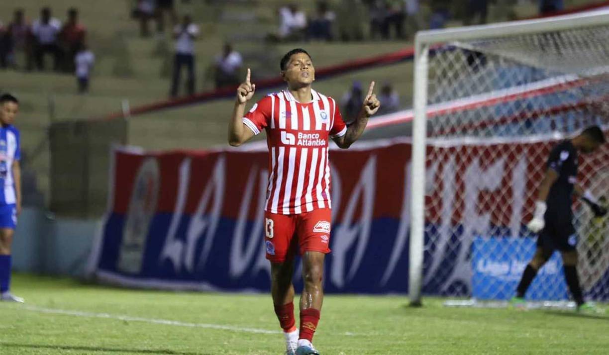 Brayan Moya anotó el primero de los dos goles del Olimpia luego de una jugada fantástica de Jorge Álvarez. 
