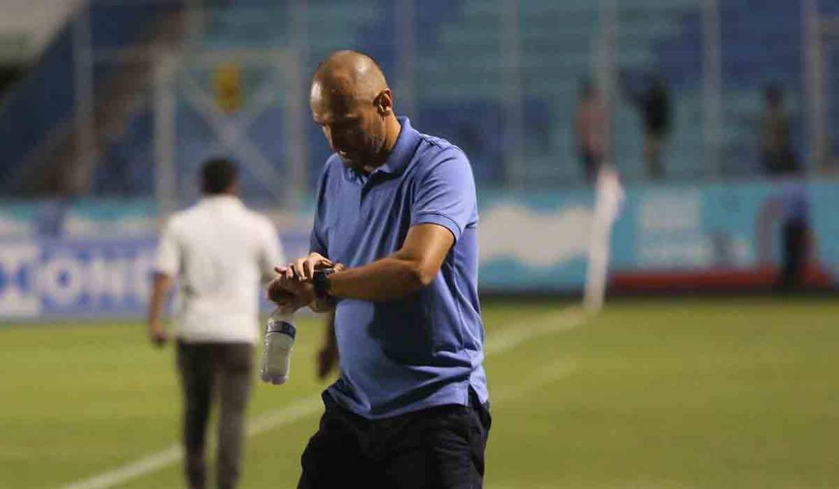 Palomo Rodríguez abandonó el estadio con cara de pocos amigos. La decepción era total.