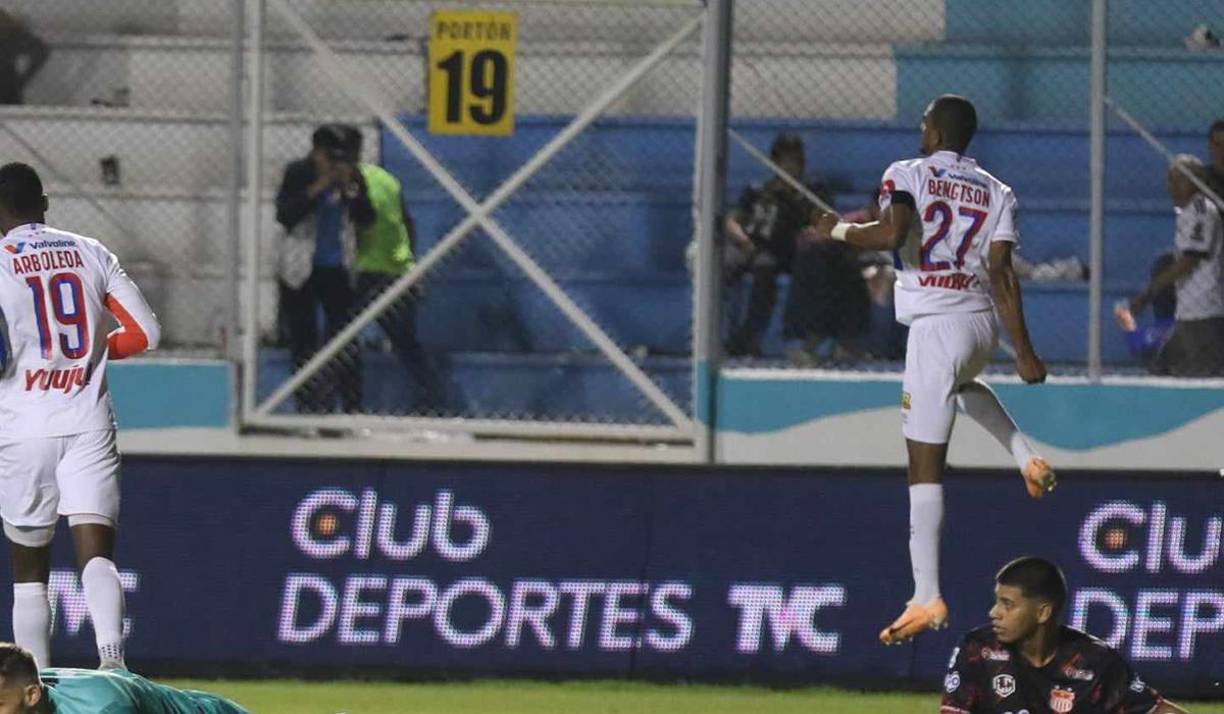 Bengtson convertiría el tercero y cuarto de su equipo en el 59’ y 72’, respectivamente. Fue hat-trick del atacante del Olimpia. 